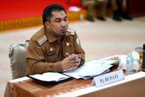 Bupati Iswanto Minta Warga Lamteuba Tak Lagi Tanam Ganja