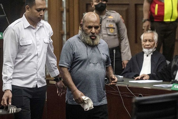 Lukas Enembe Selalu Kencing dan BAB Dalam Celana di Rutan KPK