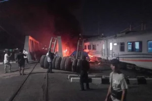 Begini Kondisi Kereta Api Brantas yang Tabrak Truk di Semarang