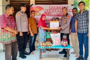 Kapolsek Gandapura Peduli, Antar Bantuan Untuk Warga Kurang Mampu