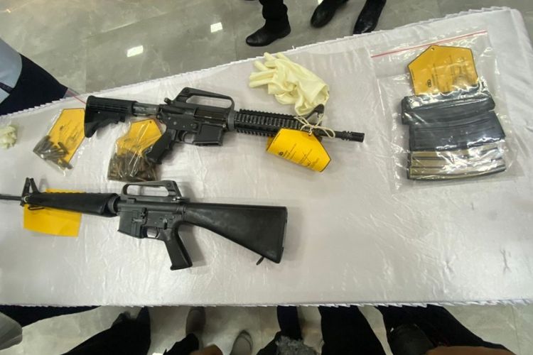 Masyarakat Serahkan Senjata Sisa Konflik Kepada Polisi