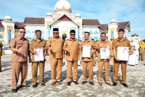 PJ Bupati Aceh Utara Kembali Bagi-bagi Piagam Penghargaan