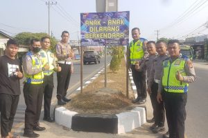 Sat Lantas Polres Aceh Tamiang Pasang Spanduk Imbauan di Beberapa Titik Rawan Kecelakaan!