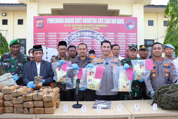 4 Orang Tersangka Diamankan dan Narkotika Senilai 3,65 Miliar Dimusnahkan