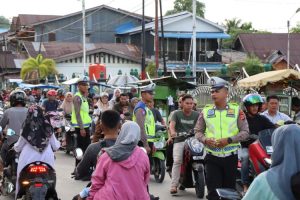 Personel Polres Simeulue Berbagi Takjil, Kapolres: Indahnya Berbagi!
