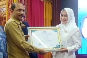 Ferawati Terima Penghargaan Tingkat Nasional Bidang Kesehatan Pada Peringatan Hari Kartini di Jakarta