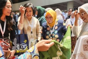 Batik ‘Hai Pasee’ di Promosikan di TMII Pada Hari Batik Nasional