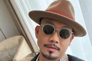 Ajak Pria Jadi Ganteng Tanpa Ribet, Denny Sumargo Kenalkan Brand Lokal SOMBONG yang Hadir Eksklusif di Shopee