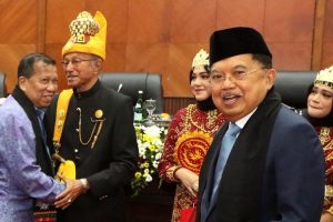 Tokoh Perdamaian Aceh Hadiri Pengukuhan Wali Nanggroe