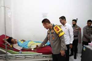Kapolres Sabang Jenguk Wartawan yang Dirawat di RSU Sabang