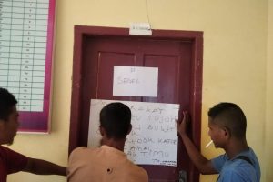 Ada Apa ? Masyarakat Dusun Buket Cubrek Meunye VII Kembalikan KTP Dan KK Kepada Camat Pirak Timur