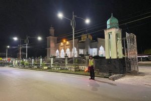 Sat Lantas Polres Simeulue Lakukan Atur Lalin Saat Pelaksanaan Ibadah Tarawih