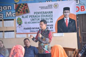 Dukung Pembelajaran Menyenangkan, Ketua DPRK Serahkan APE untuk PAUD/TK se-Kecamatan Kuta Alam