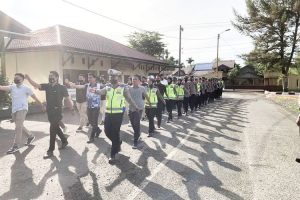Personel Polres Simeulue Lakukan Latihan 12 Gerakan Lantas dan PBB