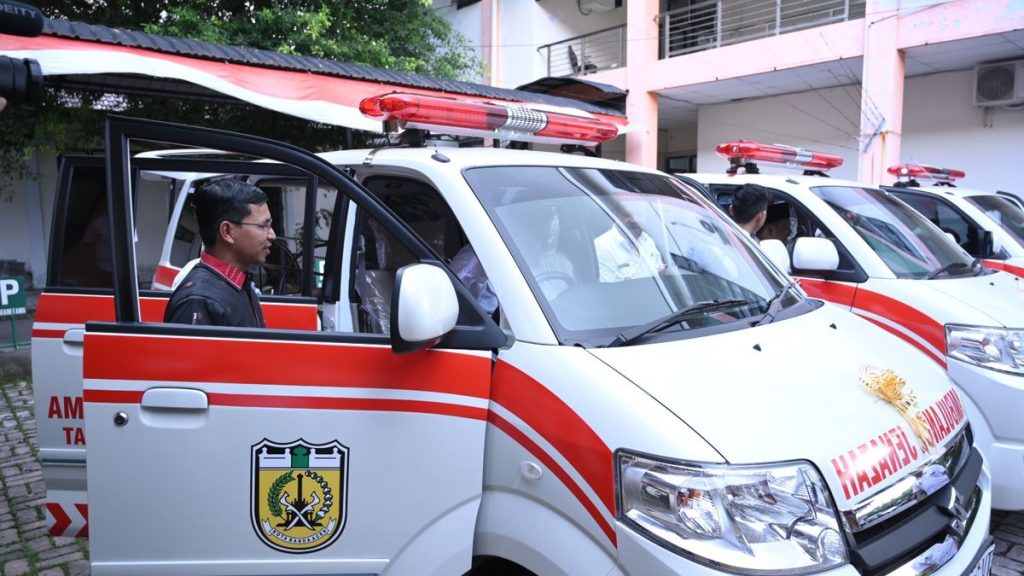 Pengurus BKM Kota Banda Aceh Terima Bantuan Mobil Ambulans