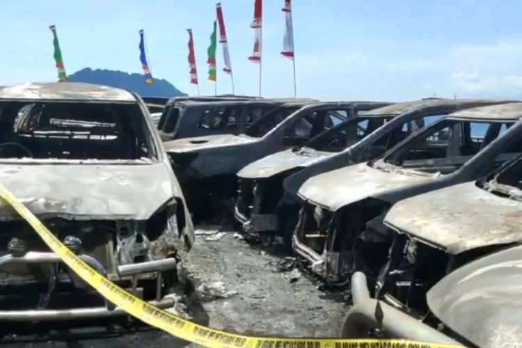 12 Mobil Hangus Terbakar di Area Parkir Kantor DPR