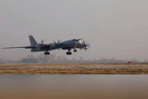 Rusia Terbangkan 2 Pesawat Pembom Strategis, Ketika PM Jepang Kunjungi Ukraina