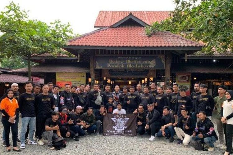 Komunitas Sonic Medan Bersama Enervon-C Bagikan 1000 Takjil ke Masyarakat