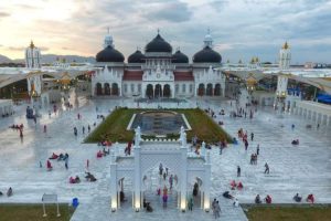 Heboh, Ibu-Ibu Masukkan Mobil ke Masjid Raya Baiturrahman Banda Aceh, Akhirnya Bikin Pengakuan Begini