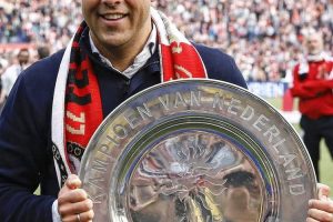 Arne Slot Menolak Pindah ke Tottenham