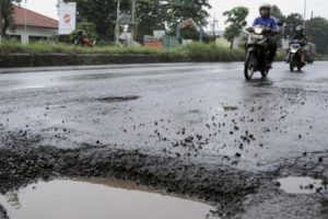 Kecelakan Akibat Jalan Rusak, Korban Dapat Menuntut Penyelenggara Jalan, Ini Kata Ahli Transportasi