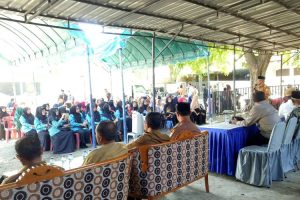 Gelar Gemarikan, DKP Aceh Bagikan 3 Ton Ikan untuk Masyarakat Gampong Peuniti Banda Aceh
