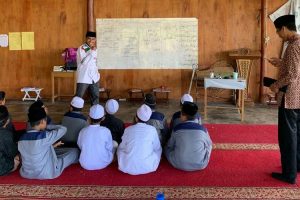 Darul Lughah Al Arabiyah Monev Mahasiswa PPL Program Karantina 20 Hari Berbahasa Arab di Dayah Wakaf Barbate
