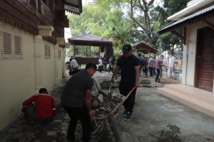 Pj Bupati Aceh Besar Bersama ASN Lancarkan Aksi Bersih-bersih Anjungan Sambut PKA ke-VIII