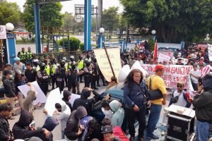 Ratusan Warga Demo Tuntut Evaluasi Keberadaan Pabrik Aqua di Klaten