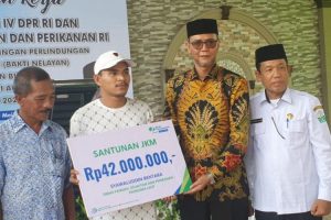 Bakti Nelayan KKP, TA Khalid Bagikan 2000 Paket Sembako