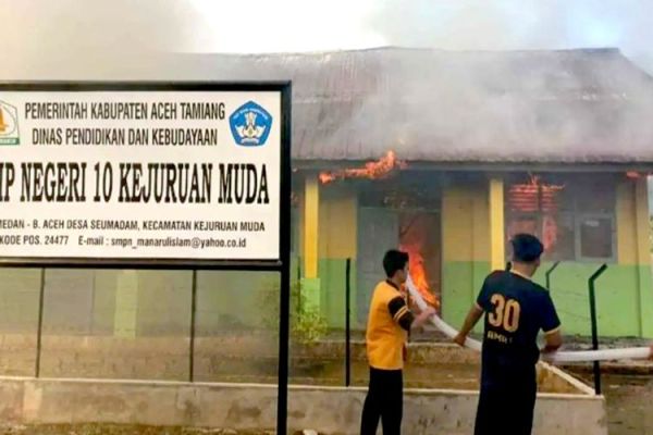 Kebakaran, Tiga Ruang Belajar SMPN 10 Kejuruan Muda Rusak Parah