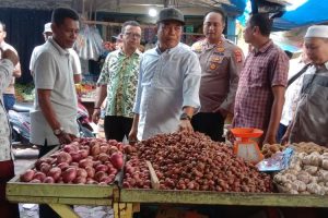 Kapolres dan Wakil Bupati Pidie jaya Tinjau Pasar daging dihari Megang