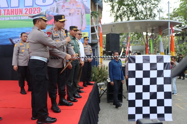 Kapolda Aceh bersama Forkopimda Lepas Kendaraan Balik Mudik Gratis