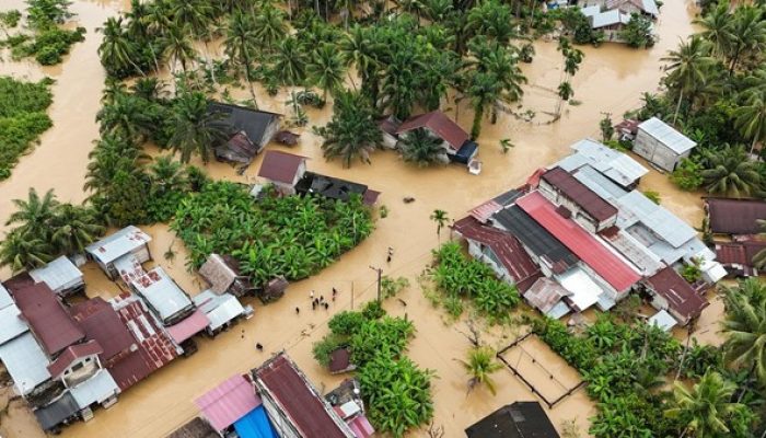 Banjir Melanda Aceh & Sumut, Penyaluran Bansos Kesra Diantar Langsung ke Tempat Pengungsian