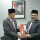 Sekretaris Daerah Aceh M.Nasir mewakili Gubernur Aceh, menyampaikan Nota Keuangan beserta Rancangan Qanun Aceh tentang Perubahan Anggaran Pendapatan dan Belanja Aceh (APBA) Tahun Anggaran 2025 dalam Rapat Paripurna Dewan Perwakilan Rakyat Aceh (DPRA), Jumat malam (26/9).