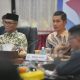 Sekretaris Daerah (Sekda) Aceh, M. Nasir, dan Forbes DPR/DPD RI gelar pembahasan perubahan Undang-Undang Republik Indonesia Nomor 11 Tahun 2006 tentang Pemerintahan Aceh (UUPA) dan Dana Otonomi Khusus (Otsus), di Restoran Meuligoe Gubernur Aceh, Senin malam (20/10/2025).