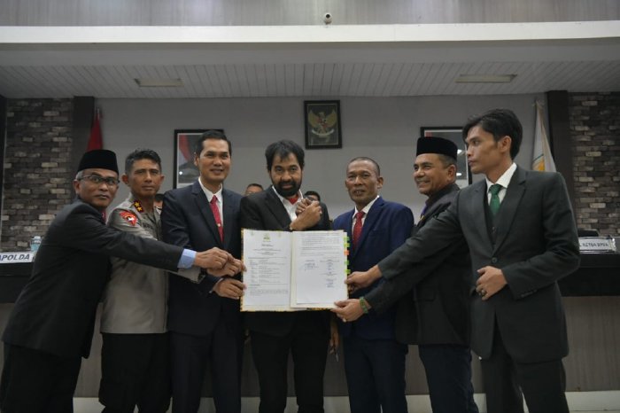 Rancangan Qanun Aceh tentang APBA 2026 resmi disahkan dalam rapat paripurna yang digelar di Gedung DPR Aceh, Kamis (27/11/2025)