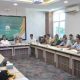 Pemerintah Aceh menggelar rapat darurat penanganan bencana banjir dan longsor yang melanda sejumlah kabupaten/kota di Aceh, di Kantor Gubernur Aceh, Jumat (28/11/2025). Rapat dipimpin Sekda Aceh, M. Nasir, dan dihadiri unsur TNI, Polri, Basarnas, BNPB, dan BPBA.