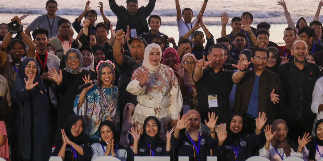  Pemerintah dan seluruh masyarakat Aceh sangat berterima kasih dan mengapresiasi peran para arsitek yang telah berkontribusi pada proses rehabilitasi dan rekonstruksi Aceh pasca tsunami 2024 silam l.