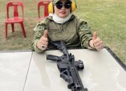 Martini Mengikuti Latihan Tembak di Brimob Aceh, Petik Filosofi Fokus dan Ketepatan dalam Hidup
