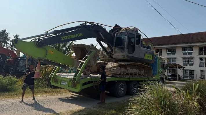 Tim gabungan Ditreskrimsus Polda Aceh dan Satreskrim Polres Nagan Raya mengamankan delapan orang dan dua unit ekskavator Zoomlion dalam operasi pada Kamis (1/10/2026) dini hari.