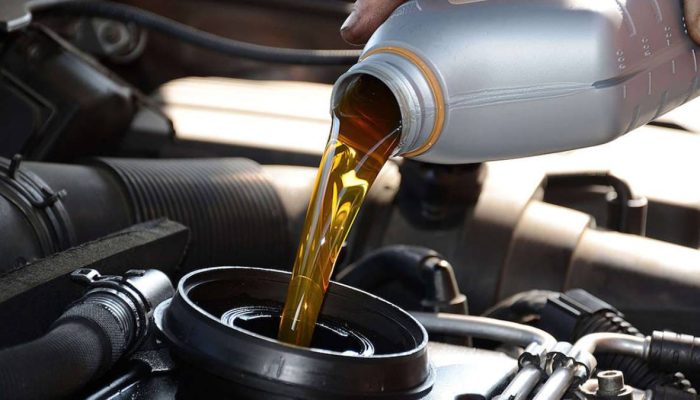 Mitos atau Fakta: Oli Mesin Lebih Banyak Bikin Mesin Motor Dingin?